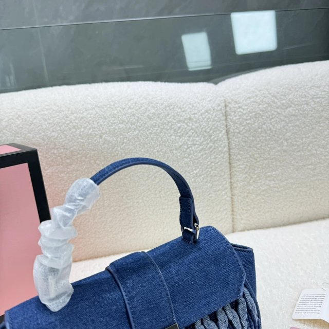 MiuMiu handbag: seller detail photo 6