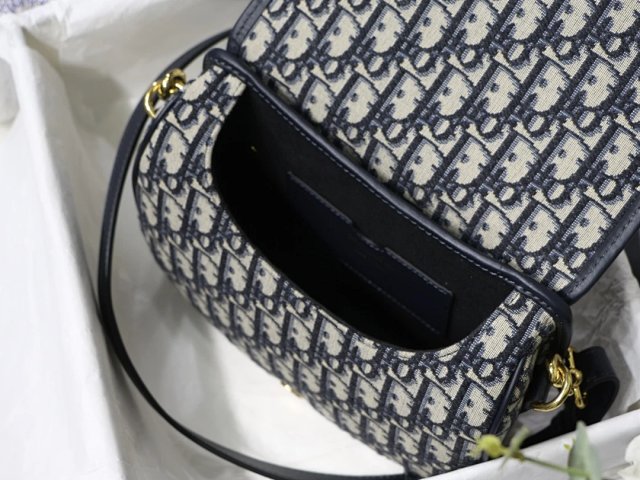 Dior crossbody bag: seller detail photo 9