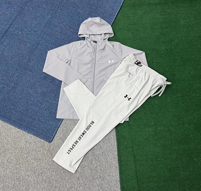 Under Armour Tracksuit: seller detail photo 2