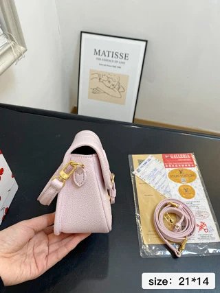 LV Louis Vuitton Bag: seller detail photo 3