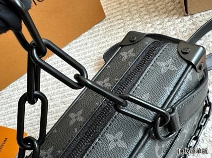LV Louis Vuitton Bag: seller detail photo 9
