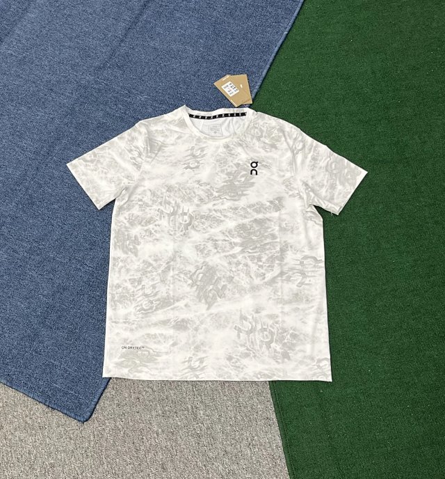 On Running Sports T-shirt & Shorts Set: seller detail photo 4