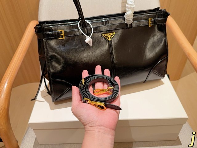 Prada handbag: seller detail photo 8