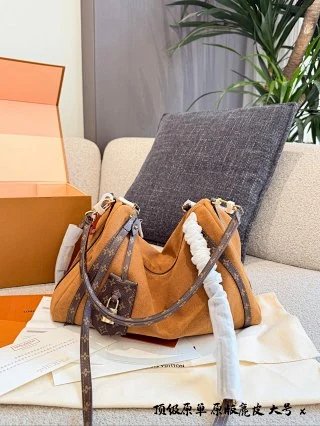 LV Louis Vuitton Bag: seller detail photo 1