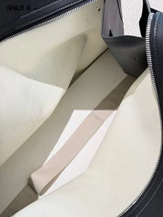 Goyard Bag: seller detail photo 8