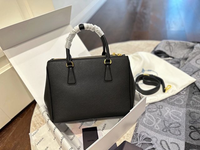 Prada handbag: seller detail photo 6