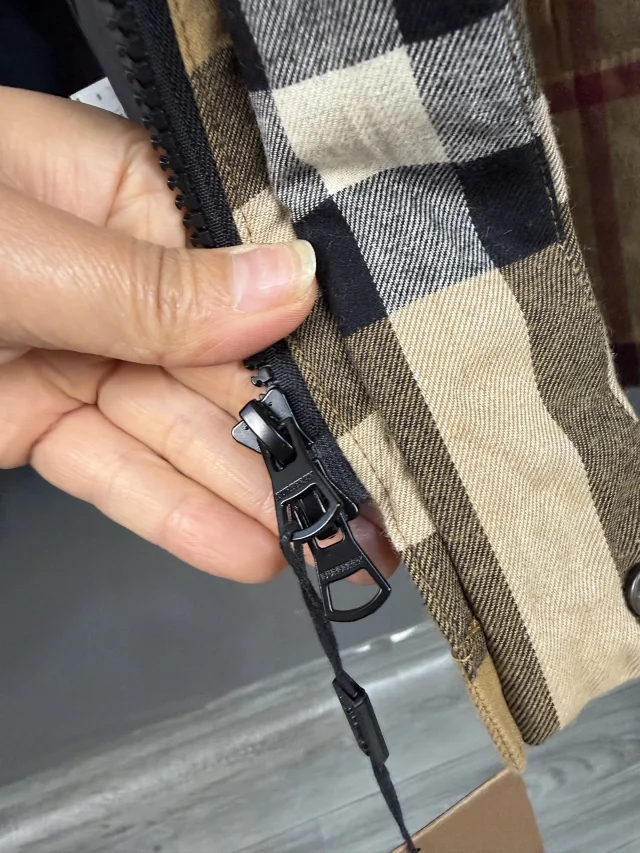 The North Face Down Jackets Hooded quilted puffer product detail image 15