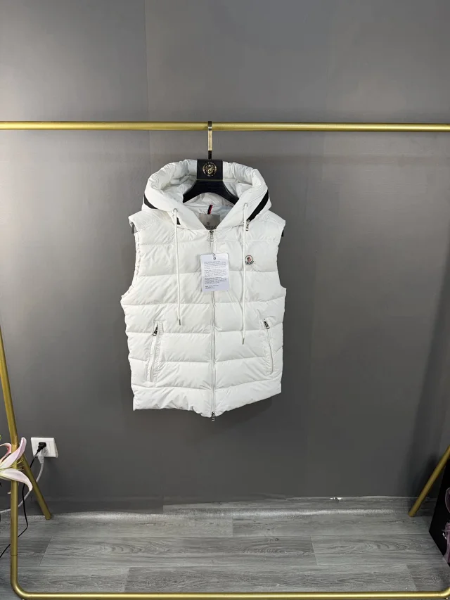 The North Face Down Jackets Hooded quilted puffer product detail image 5