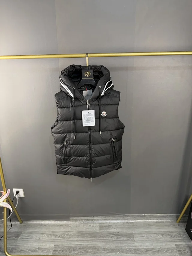 The North Face Down Jackets Hooded quilted puffer product detail image 4