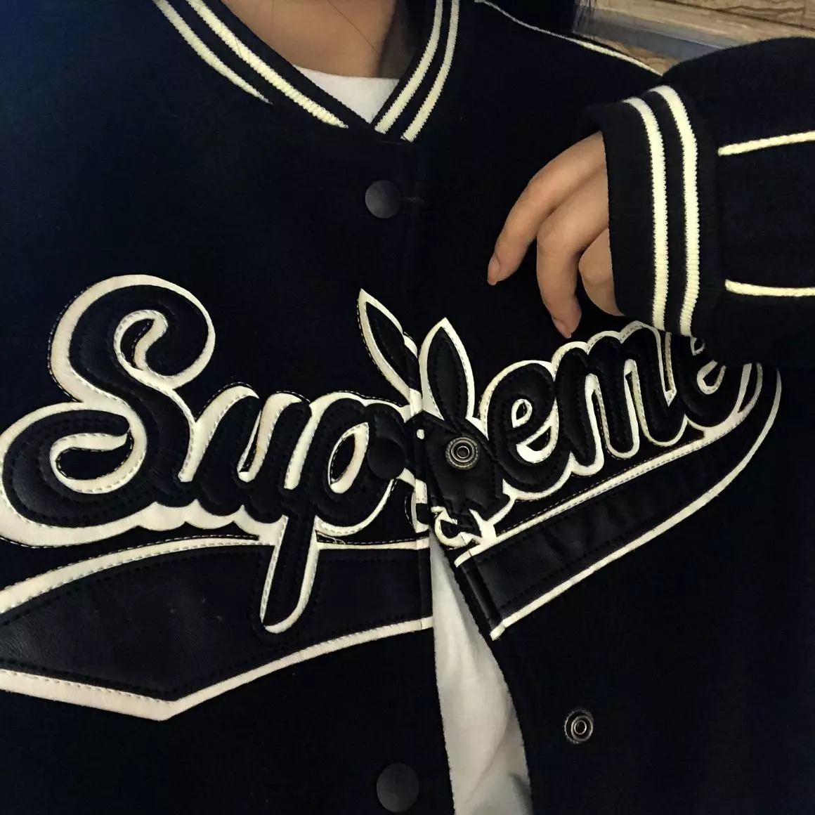 货号92303 Supreme Playboy Wool Varsity Jacket 联名款秋冬毛呢棒球服