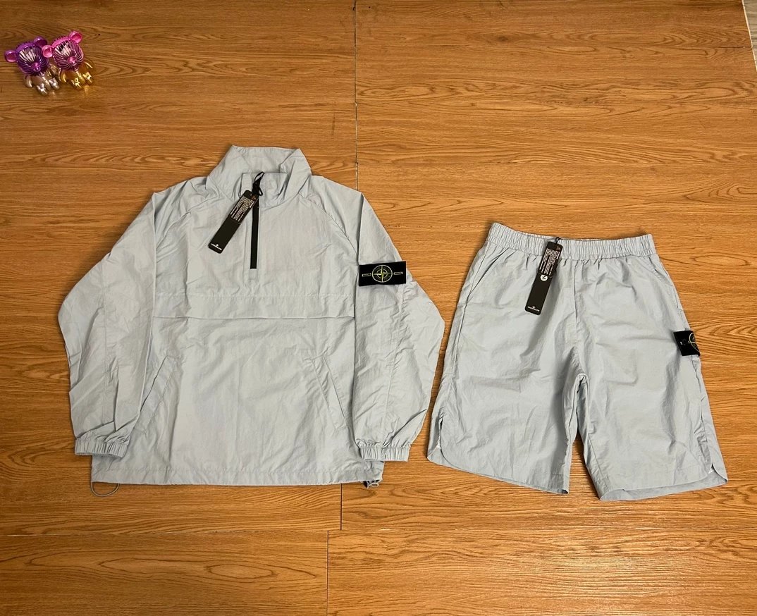 Item number 61425: Summer Half Zipper Sunscreen Clothing Functional Set Fabric Made of High Quality Authentic Sunscreen Clothing Fabric Very Cool and Comfortable to Wear, Exquisite and Vivid Craftsmanship Essential for the Season, Multi Season Wearable, Windproof and Waterproof Version Super Positive Rejecting Bulky Fabric Texture Very Good, Extremely High end