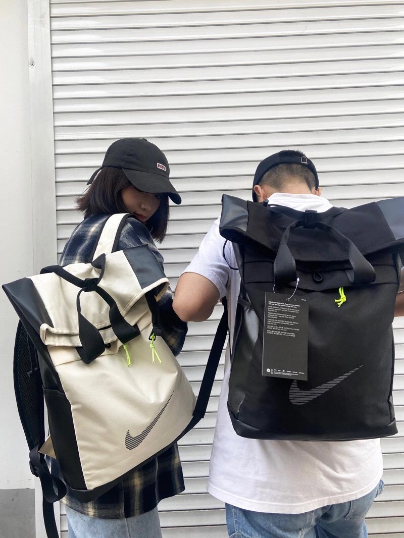 货号61705   卷口双肩包 性价比高的一款包包！情侣必备！ 使用高密度防水面料，定制拉头 和滑扣！无论旅行还是上学都是好的选择！ - 134394