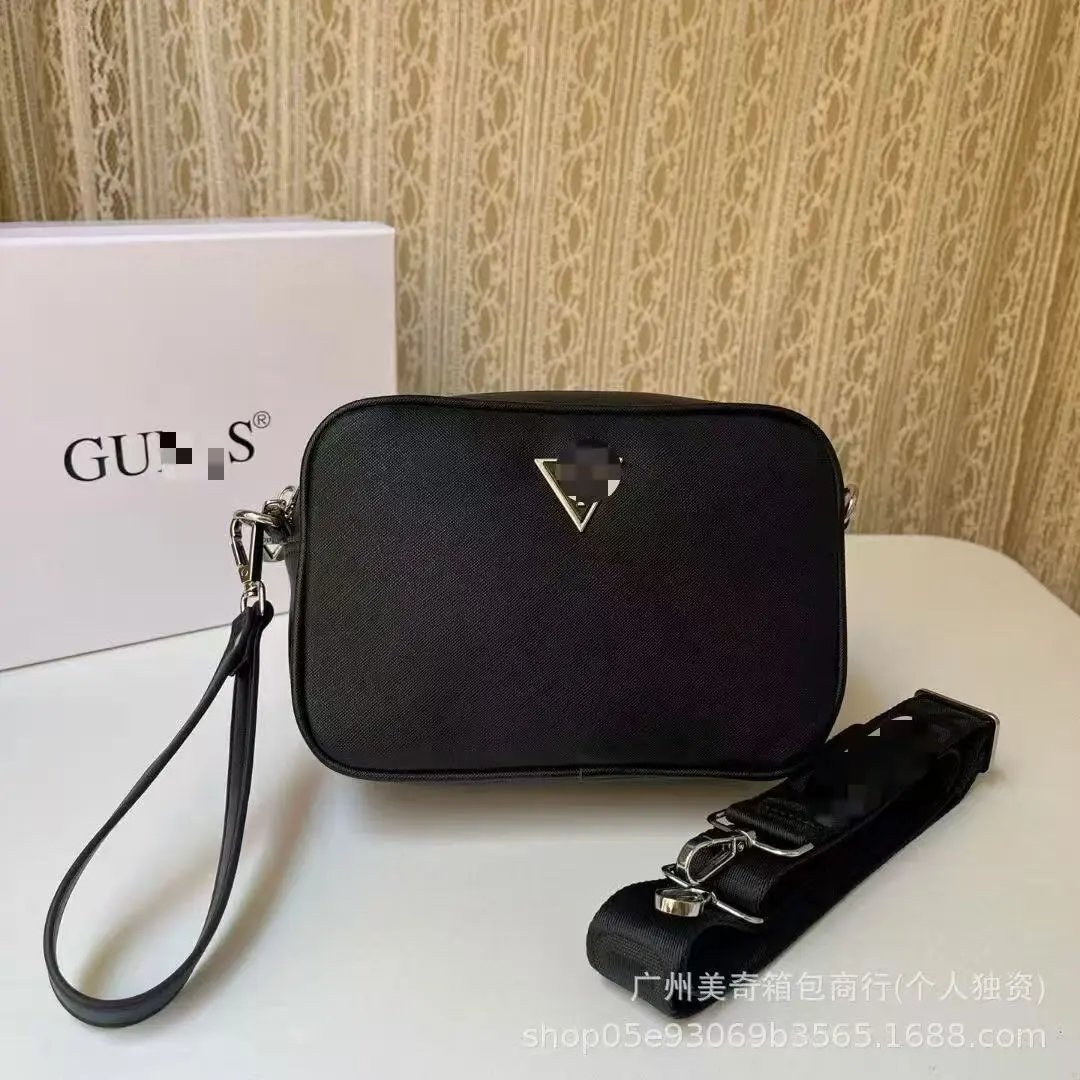 GUESS Crossbody Bags Double-Zip Logo-Print Chain-Strap Bag — 15(22*7*15CM)