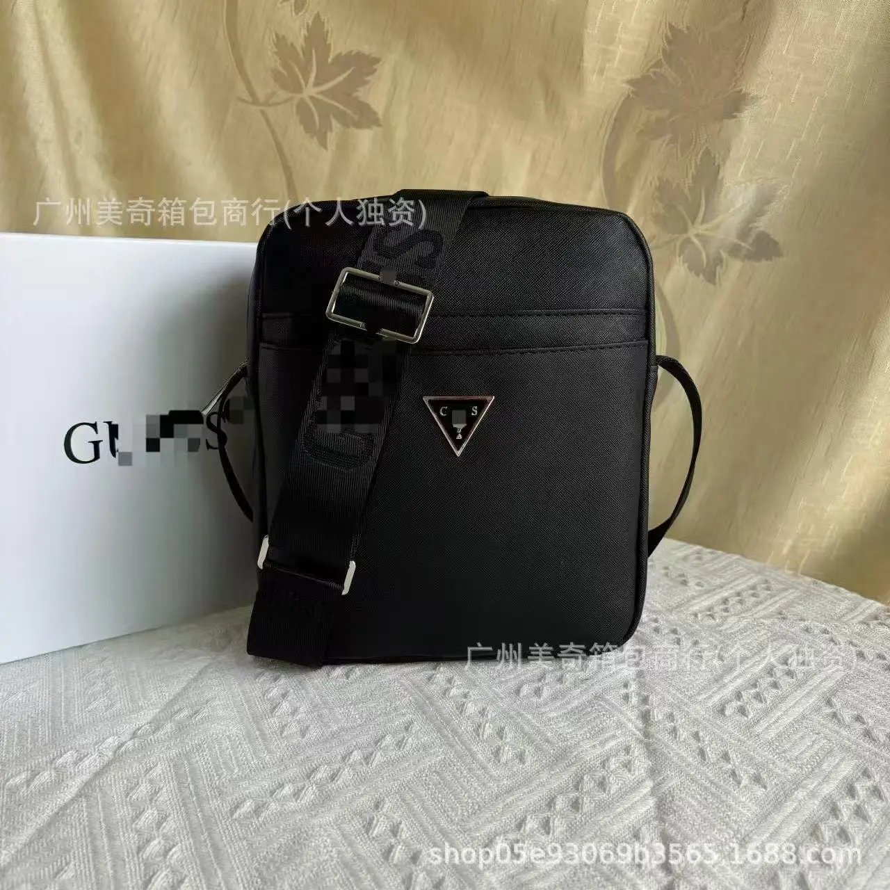 GUESS Crossbody Bags Double-Zip Logo-Print Chain-Strap Bag — 39(20*7*23CM)