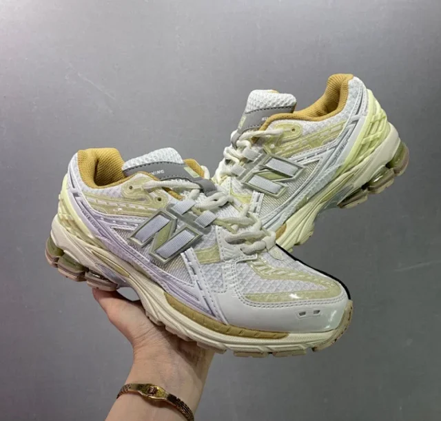 New Balance Sneakers 1906R Running product detail image 1
