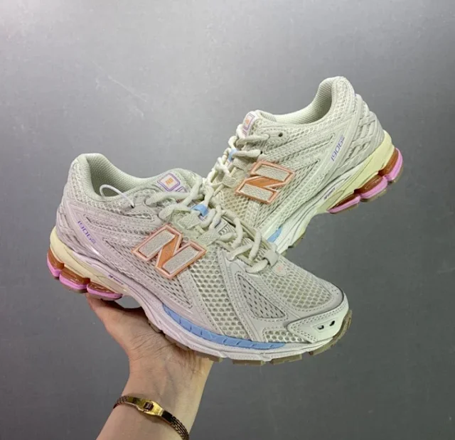 New Balance Sneakers 1906R Running product detail image 13