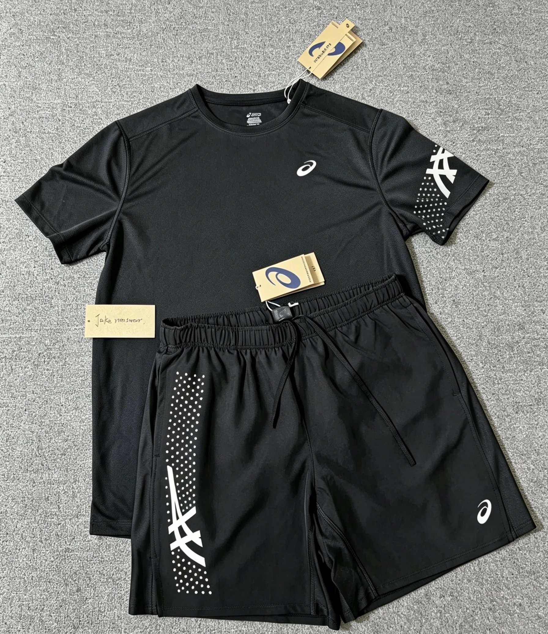 Black short sleeved shirt+black shorts