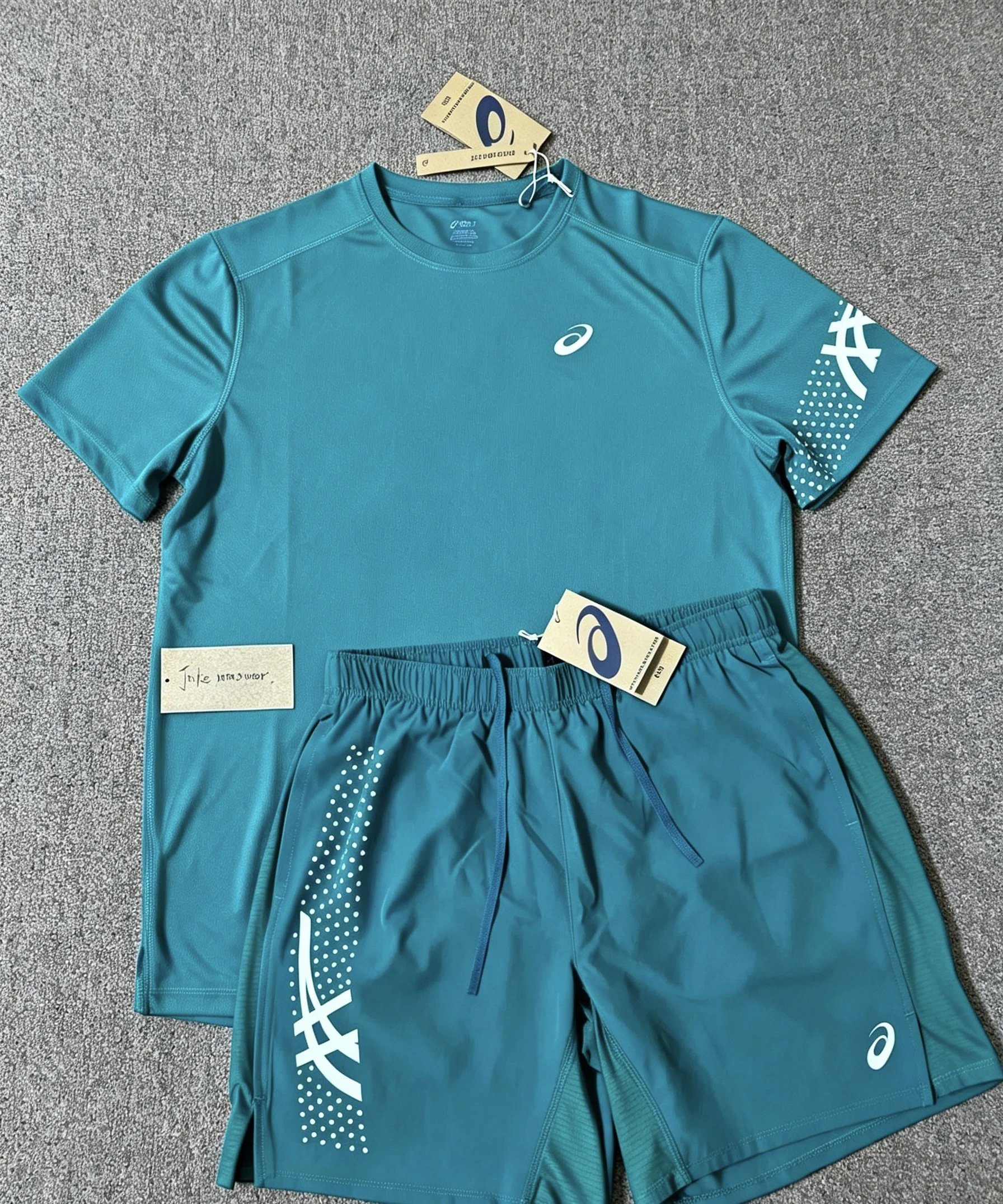 Green short sleeved shirt+green shorts