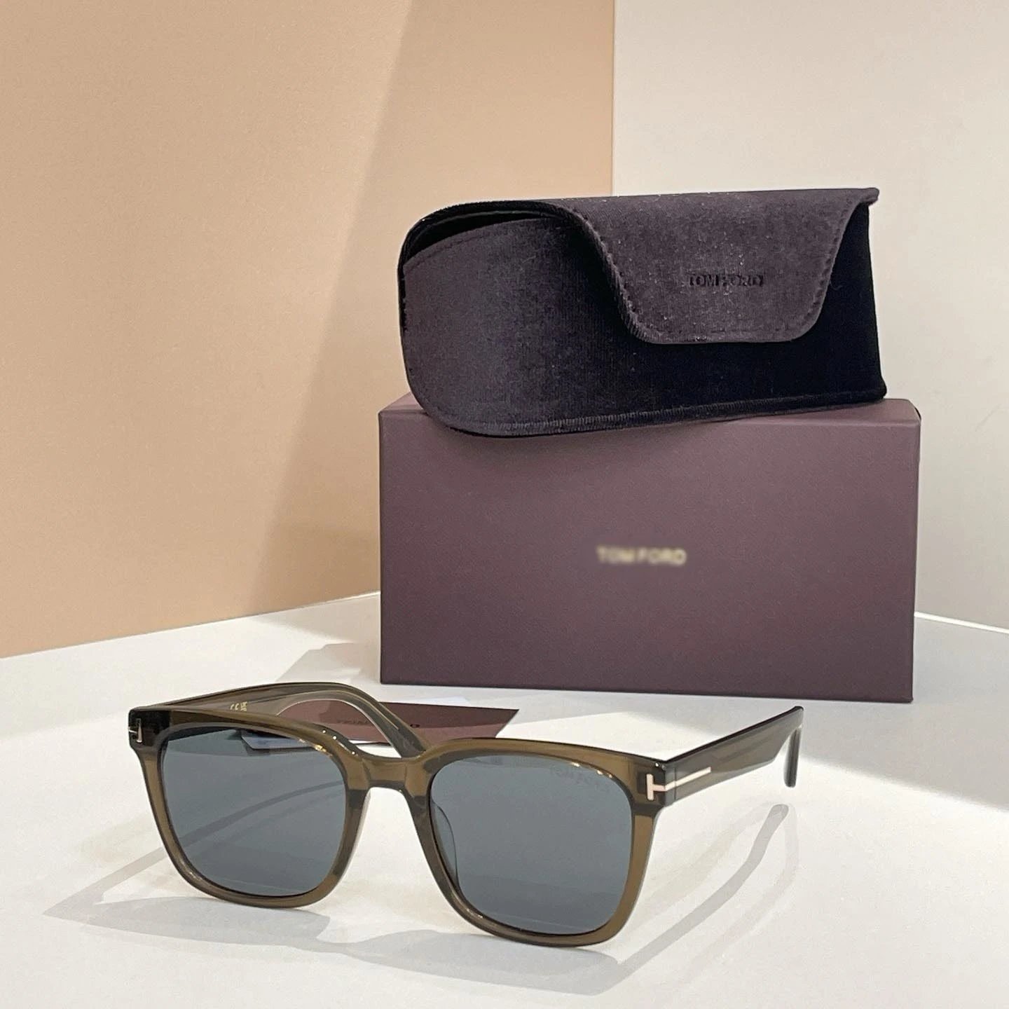 TF Classic square frame T-shaped sunglasses  Whatsapp: +8613680236882