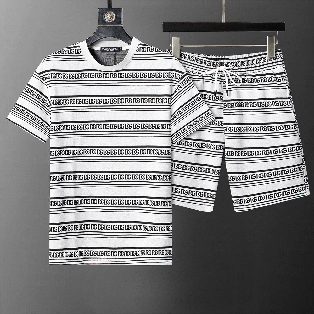 Dior Matching Sets Embossed monogram T-shirt and shorts set — 6619 White suit