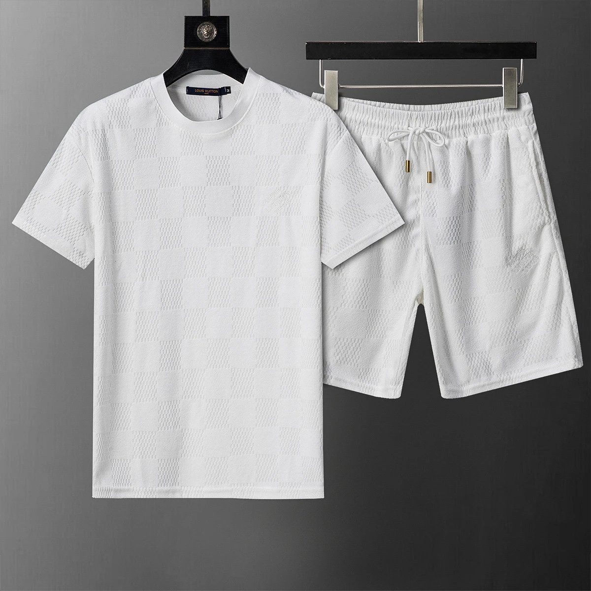 Dior Matching Sets Embossed monogram T-shirt and shorts set — 6633 white suit