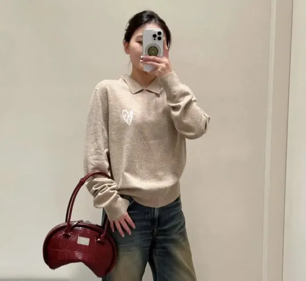 Design V-Neck Embroidered Sweater Gray - 3