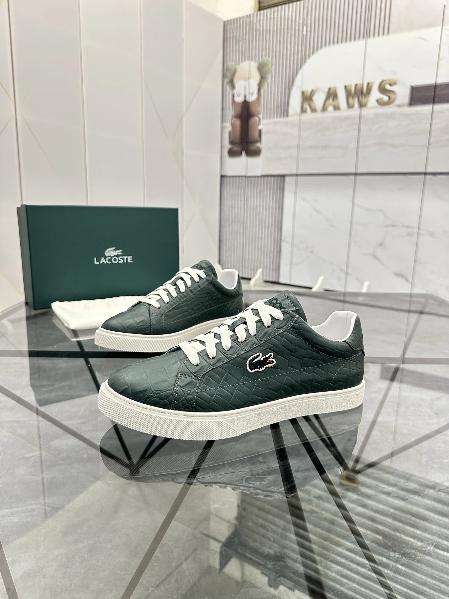 Lacoste Sneakers Low-top leather with crocodile logo — 08