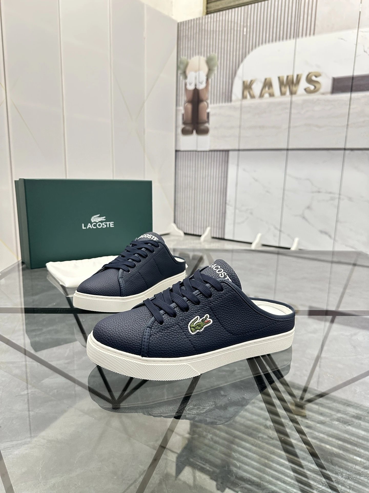 Lacoste Sneakers Low-top leather with crocodile logo — 09