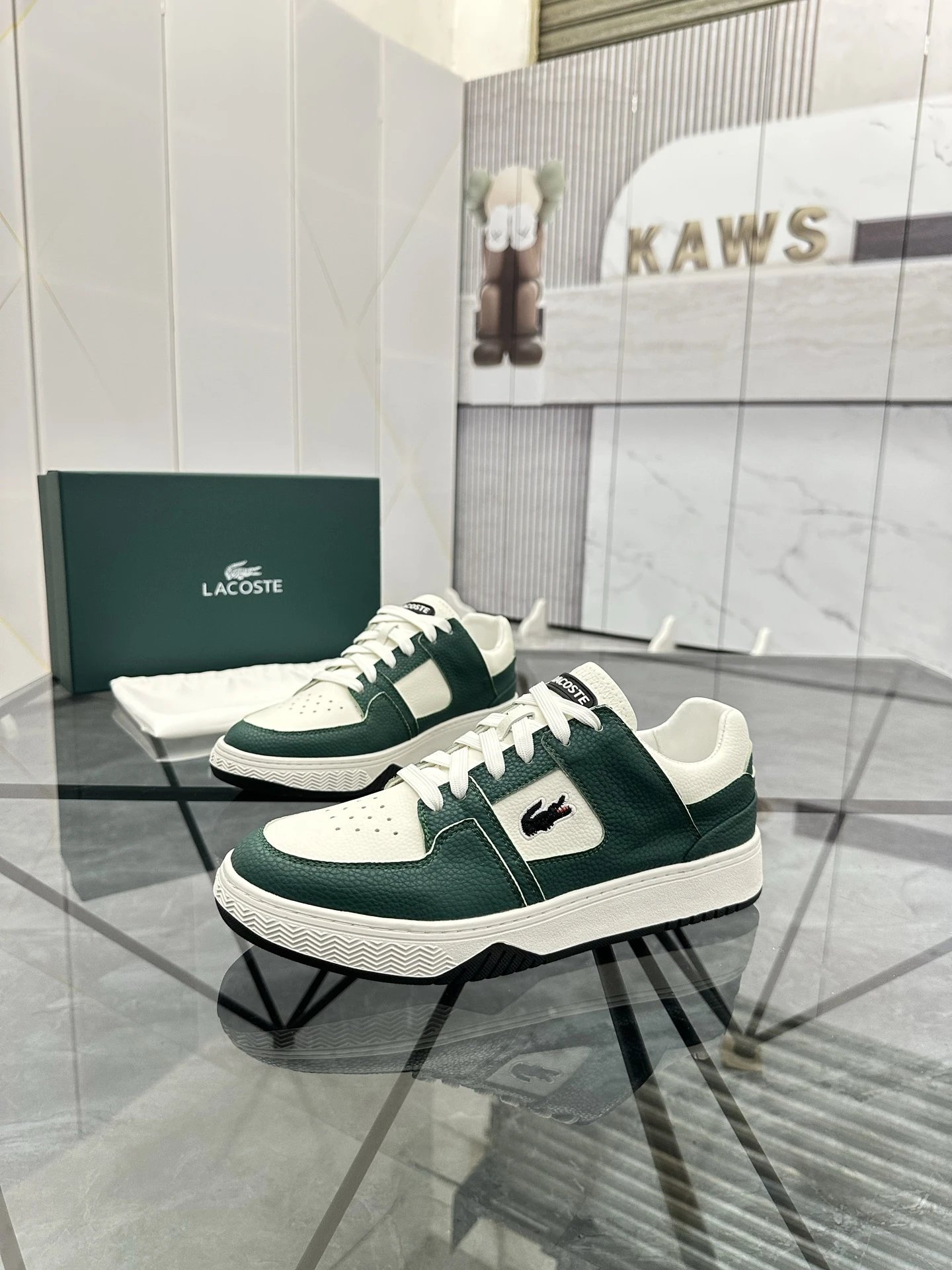 Lacoste Sneakers Low-top leather with crocodile logo — 01