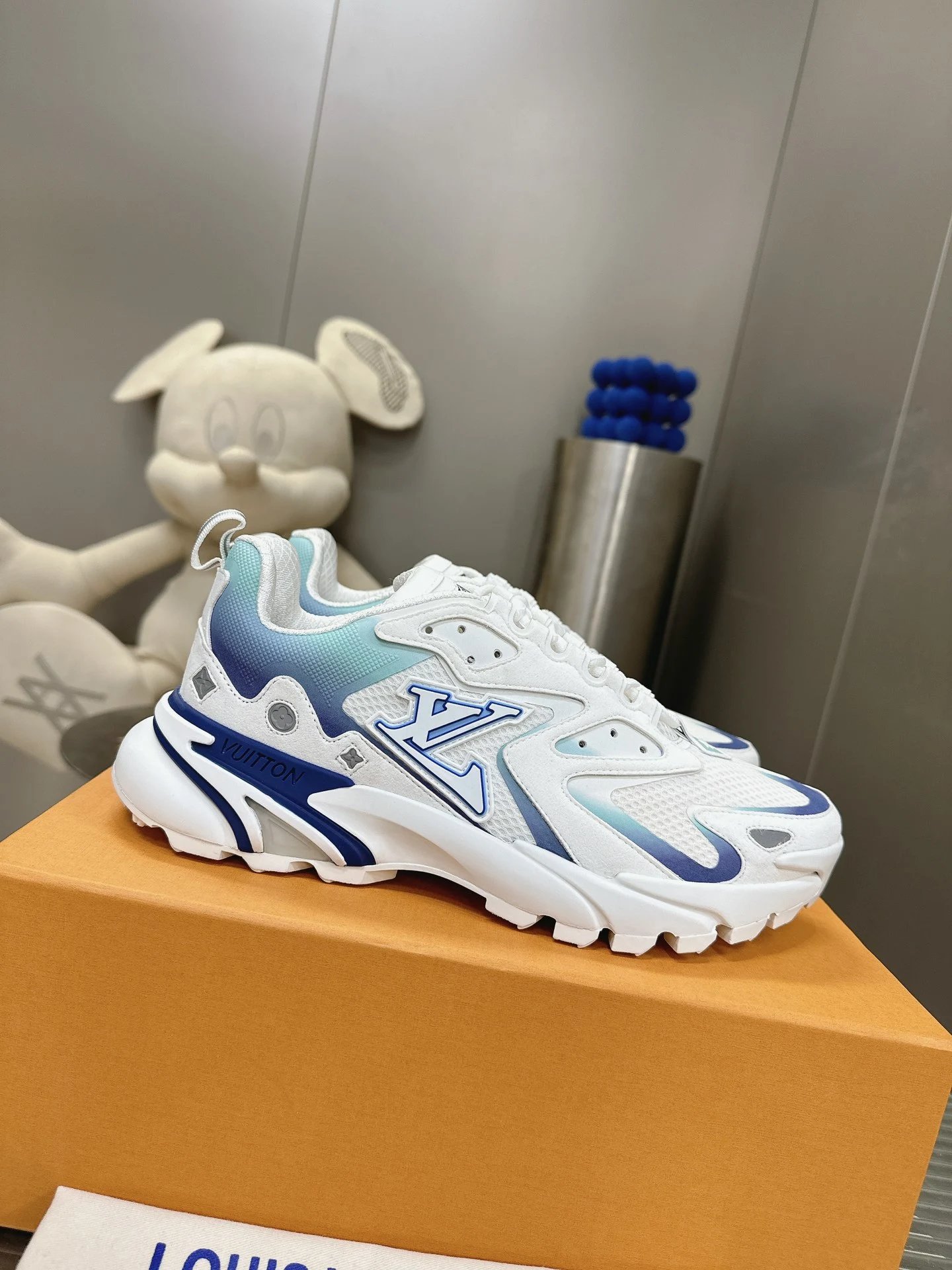 Louis Vuitton Sneakers Runner Tatic — 02