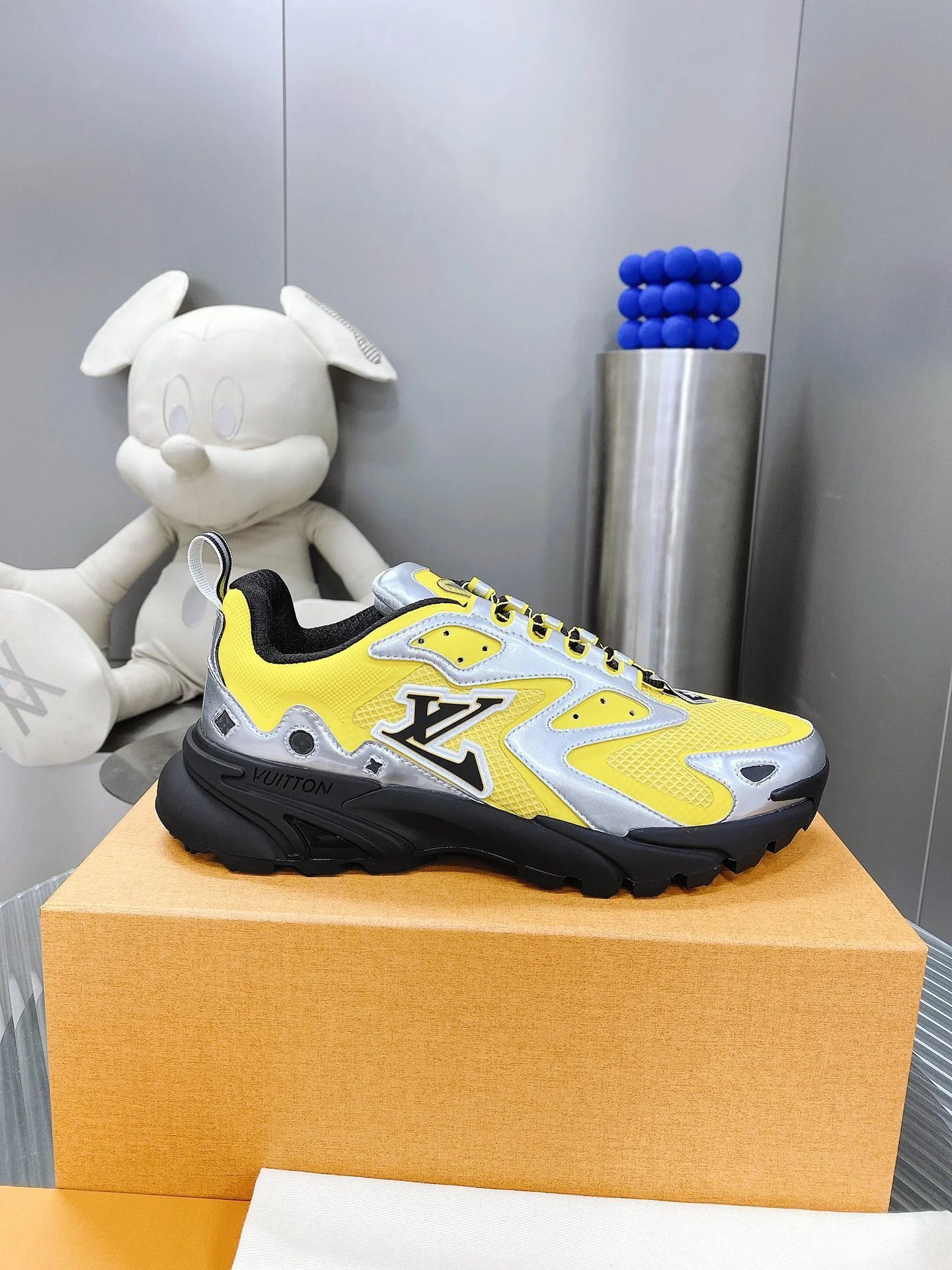 Louis Vuitton Sneakers Runner Tatic — 12