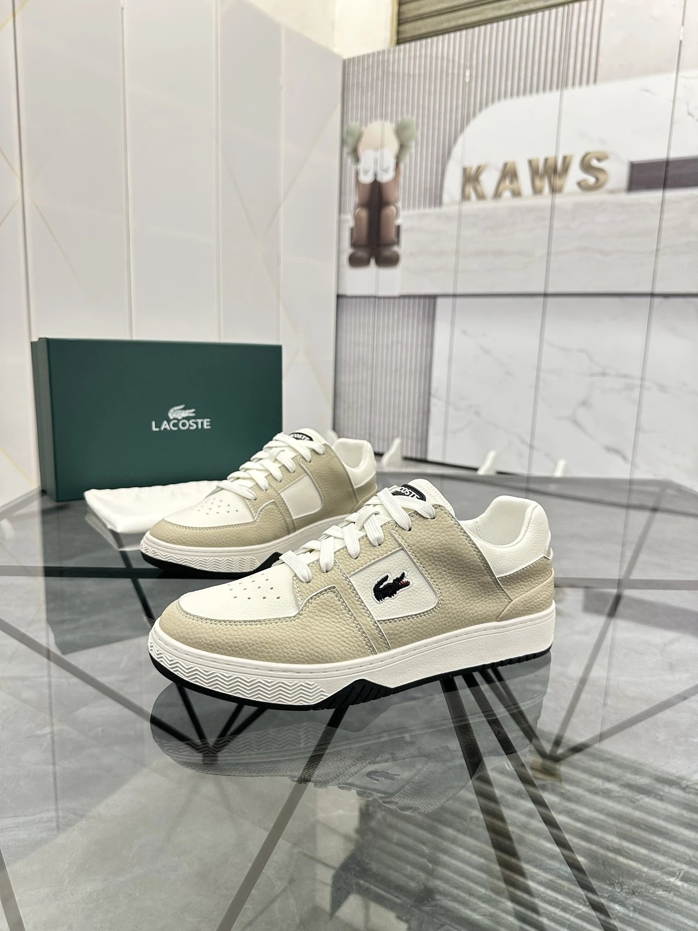 Lacoste Sneakers Low-top leather with crocodile logo — 02