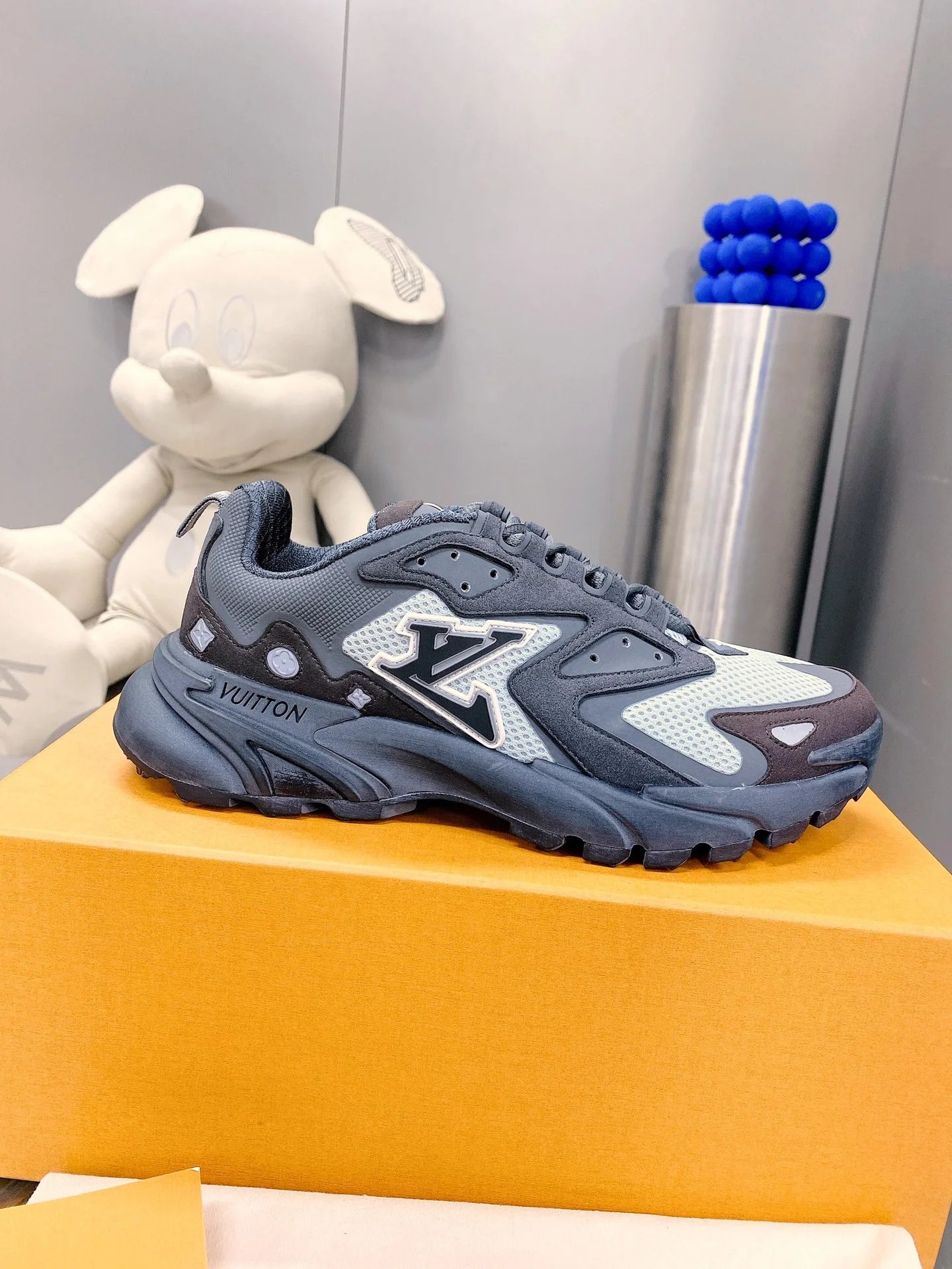 Louis Vuitton Sneakers Runner Tatic — 11