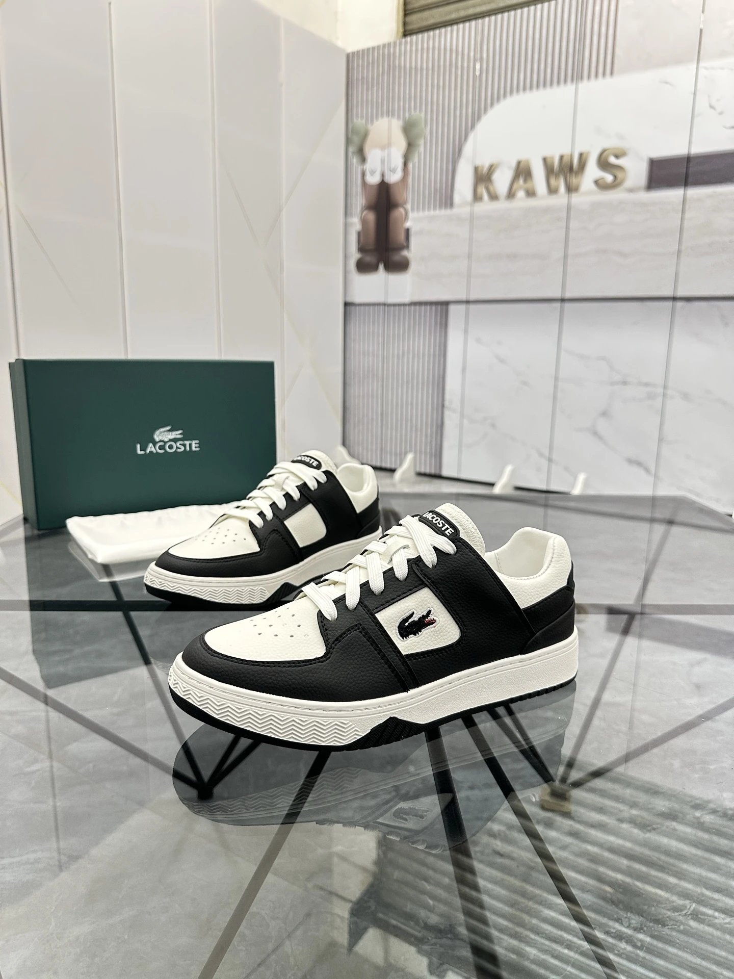 Lacoste Sneakers Low-top leather with crocodile logo — 03