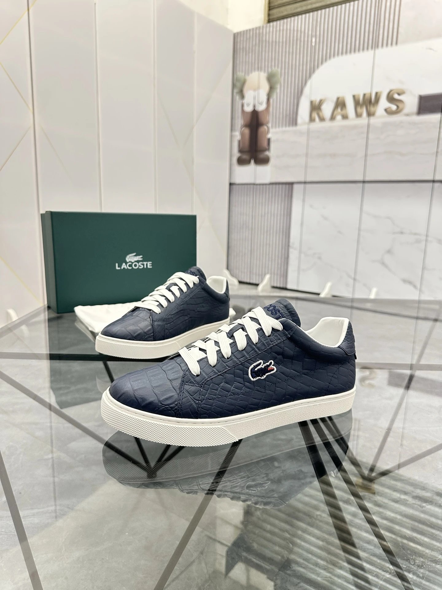 Lacoste Sneakers Low-top leather with crocodile logo — 06