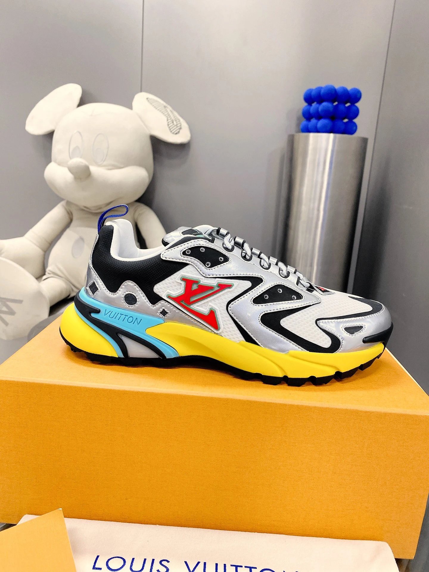 Louis Vuitton Sneakers Runner Tatic — 06