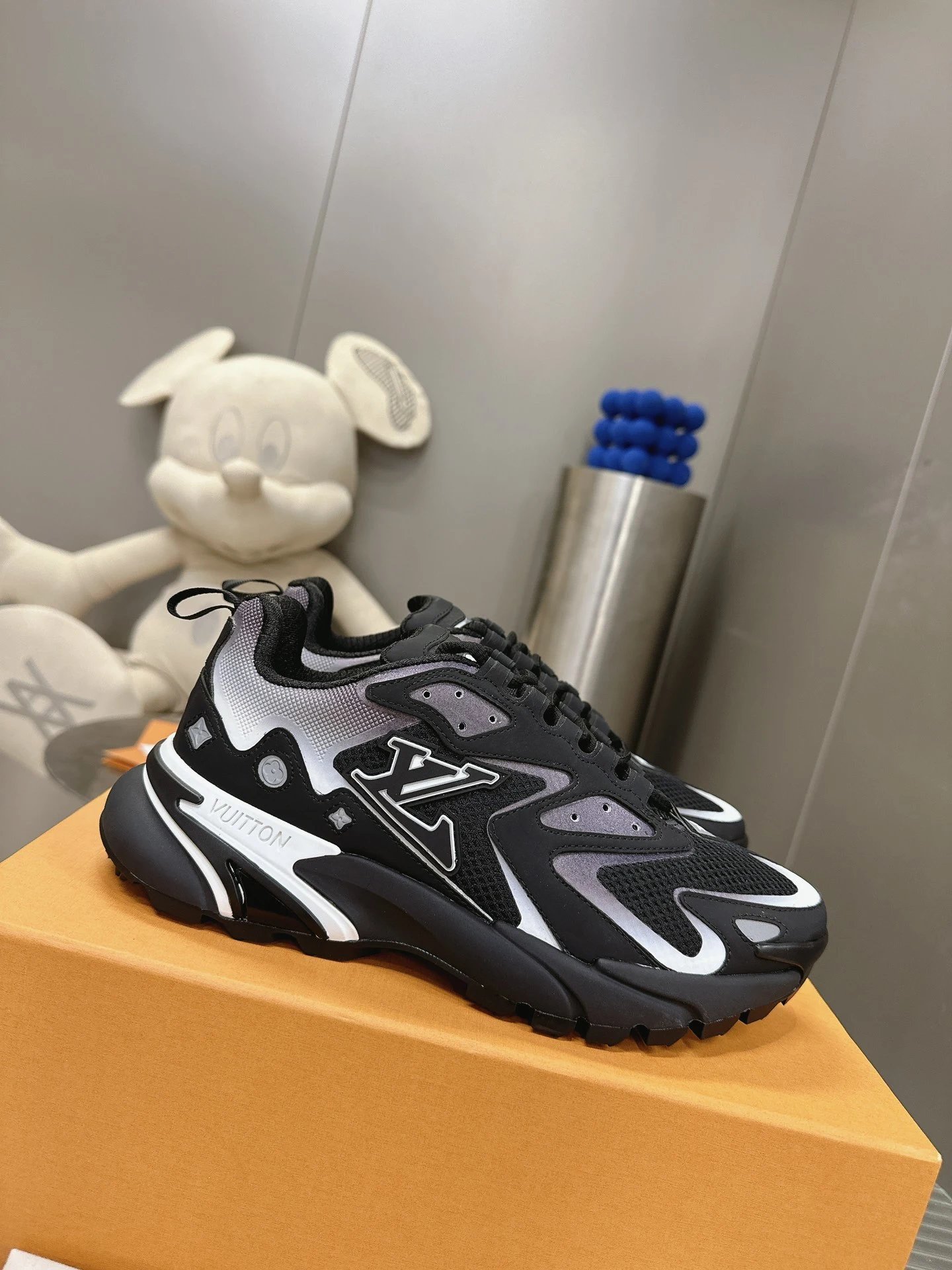 Louis Vuitton Sneakers Runner Tatic — 01