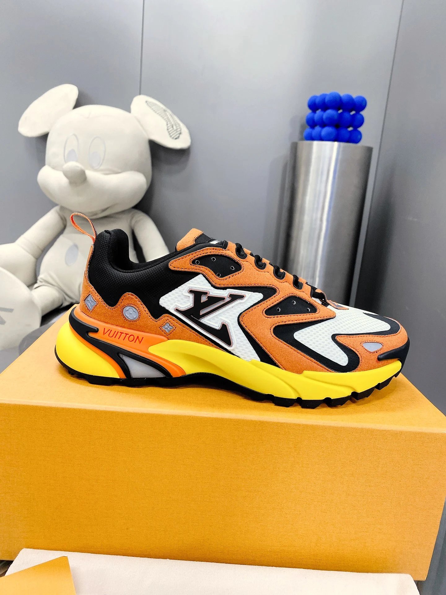 Louis Vuitton Sneakers Runner Tatic — 07