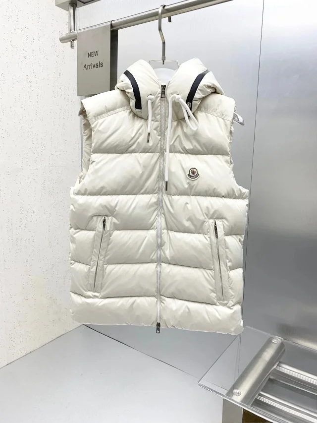 Moncler Vests Quilted Hooded Puffer Vest product detail image 3