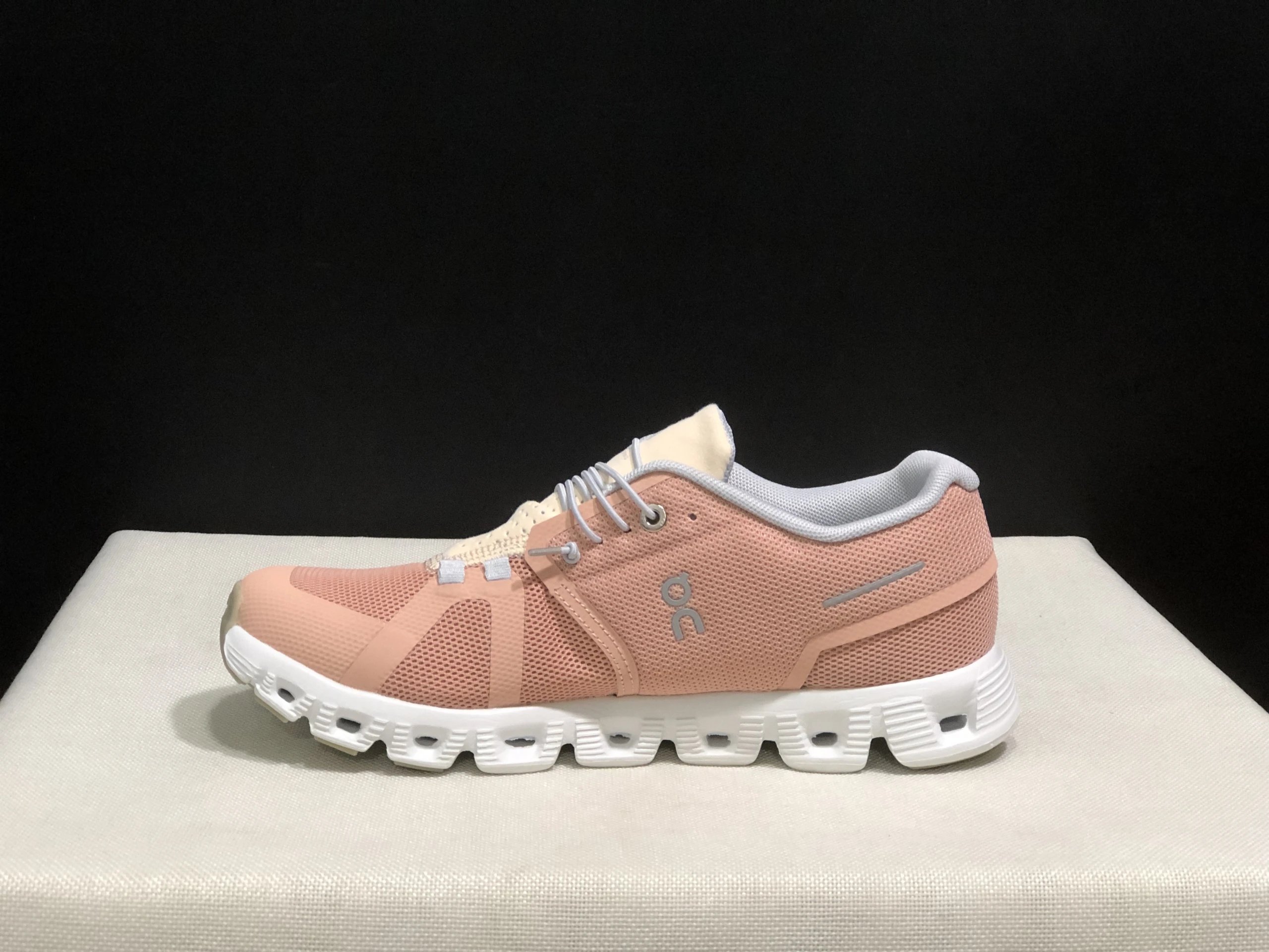 On Sneakers Cloud 5 — 39