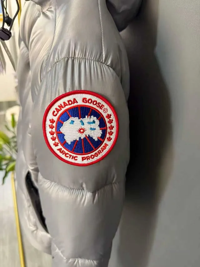 Canada Goose Down Jackets Quilted puffer jacket with Arctic Program sleeve patch product detail image 38