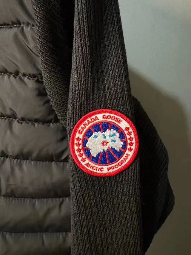 Canada Goose Down Jackets Quilted puffer jacket with Arctic Program sleeve patch product detail image 15
