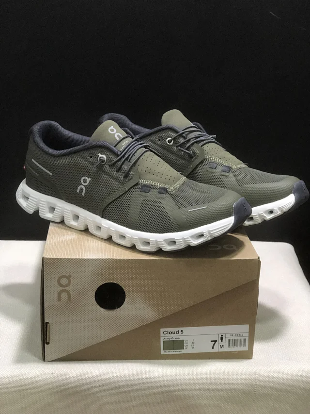 On Sneakers Cloud 5 product detail image 1