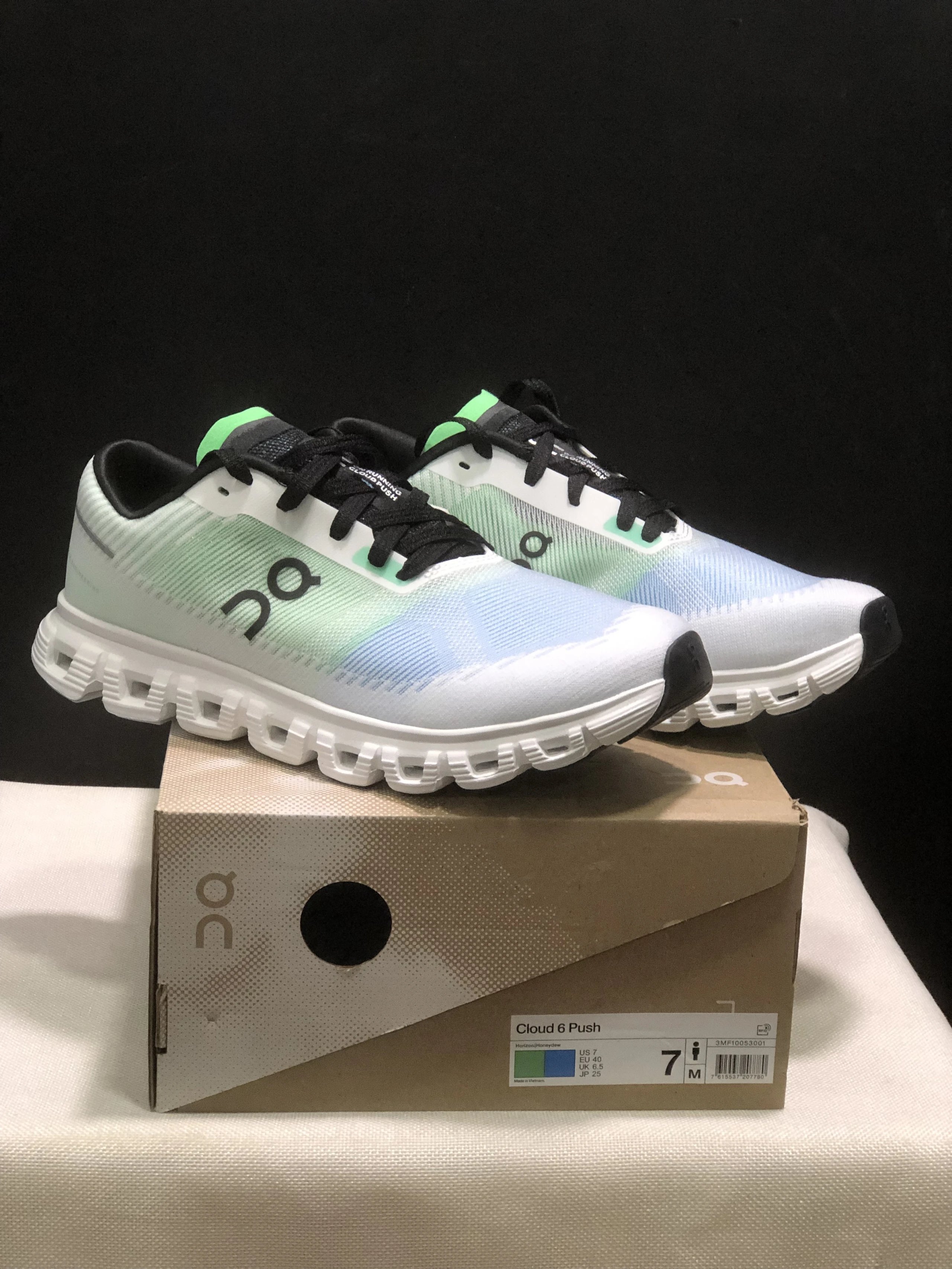 On Sneakers Cloudsurfer Max — 19