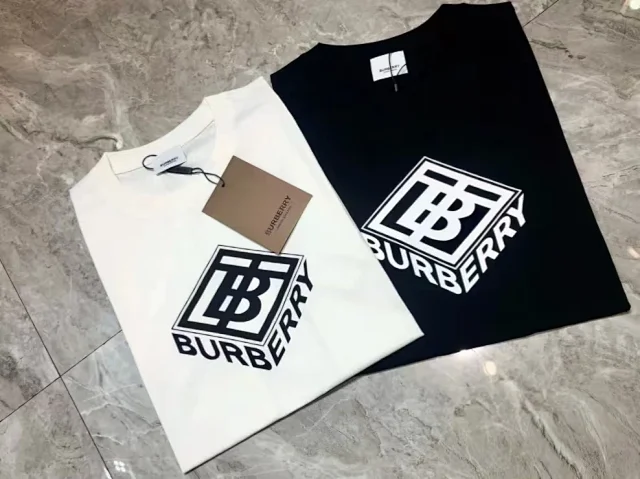 Burberry T-Shirts Short Sleeve Graphic T-Shirt product detail image 33