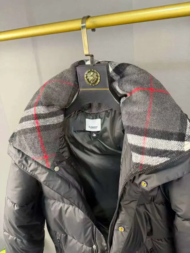 Burberry Down Jackets Hooded check puffer jacket with contrast patch pockets product detail image 4