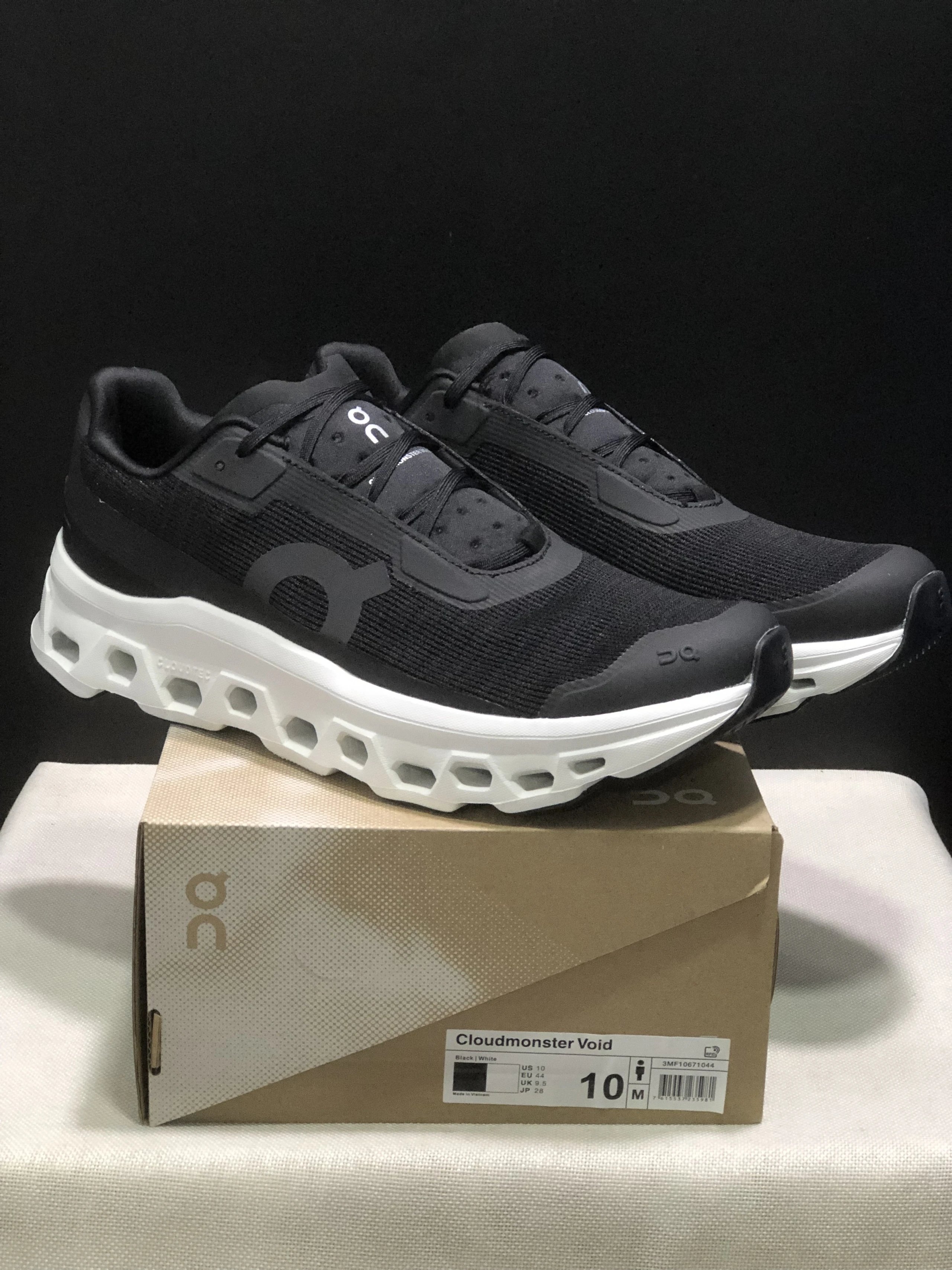 On Cloudsurfer Max / THE ROGER Pro Fire — 15