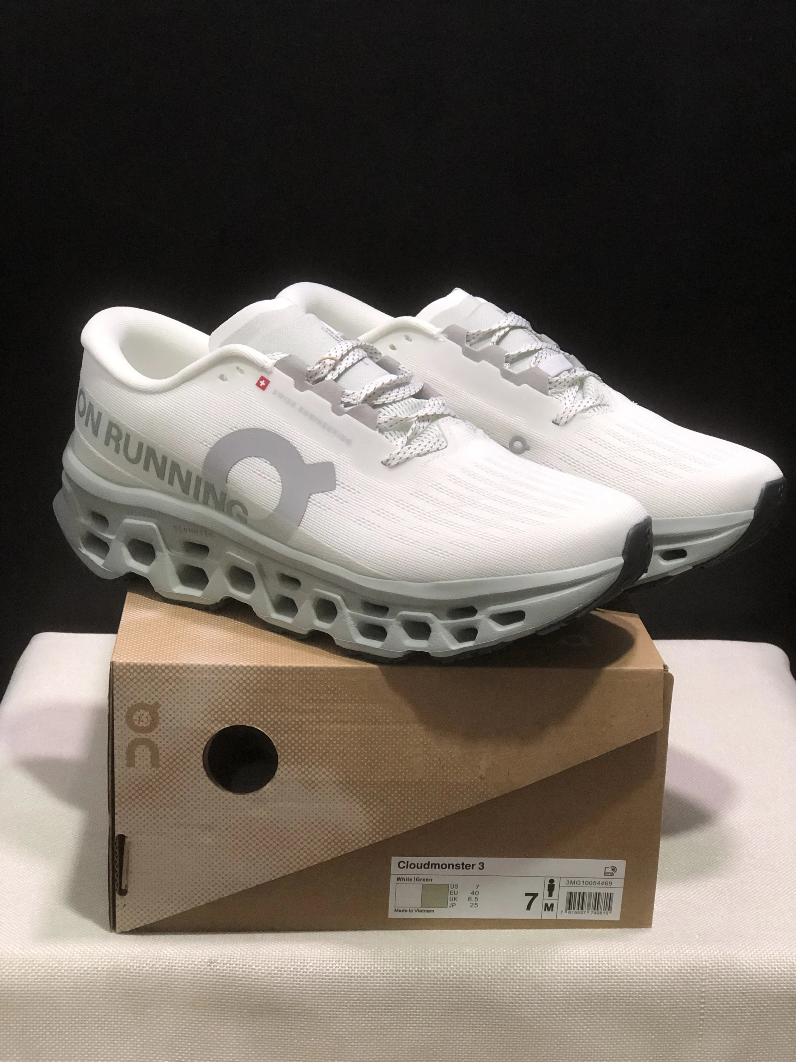 On Sneakers Cloudmonster 3 — 28