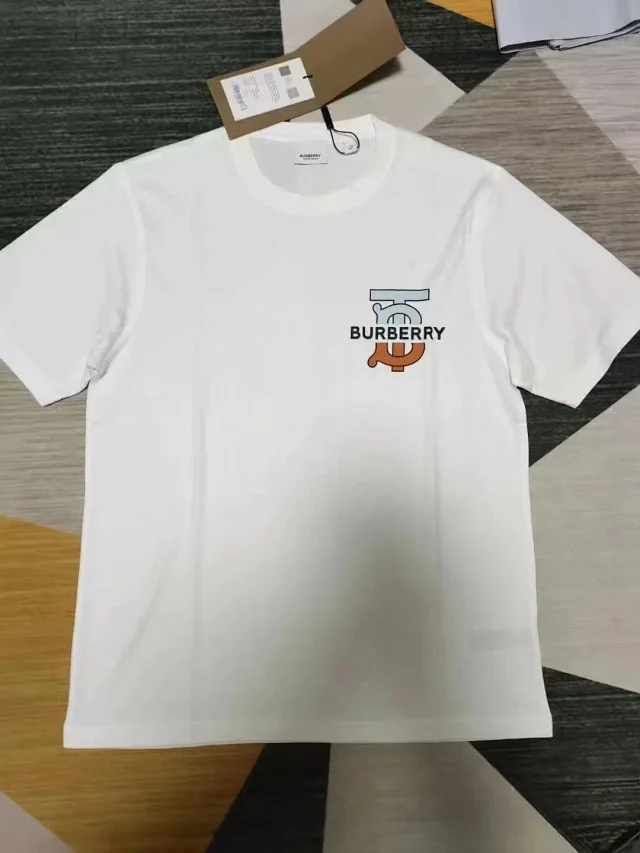 Burberry T-Shirts Short Sleeve Graphic T-Shirt product detail image 40
