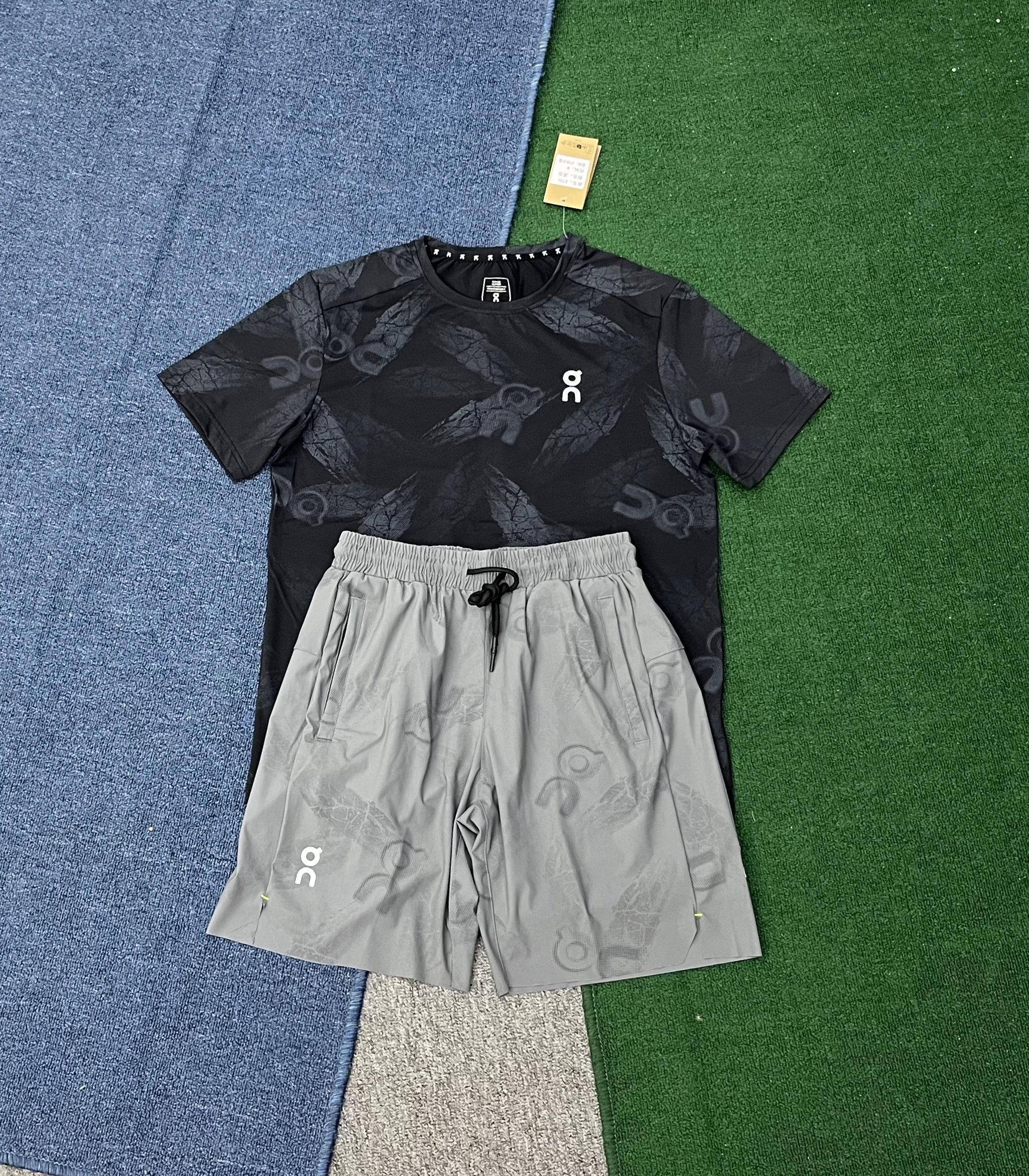 On Matching Sets All-over logo print short-sleeve T-shirt and shorts set image 13